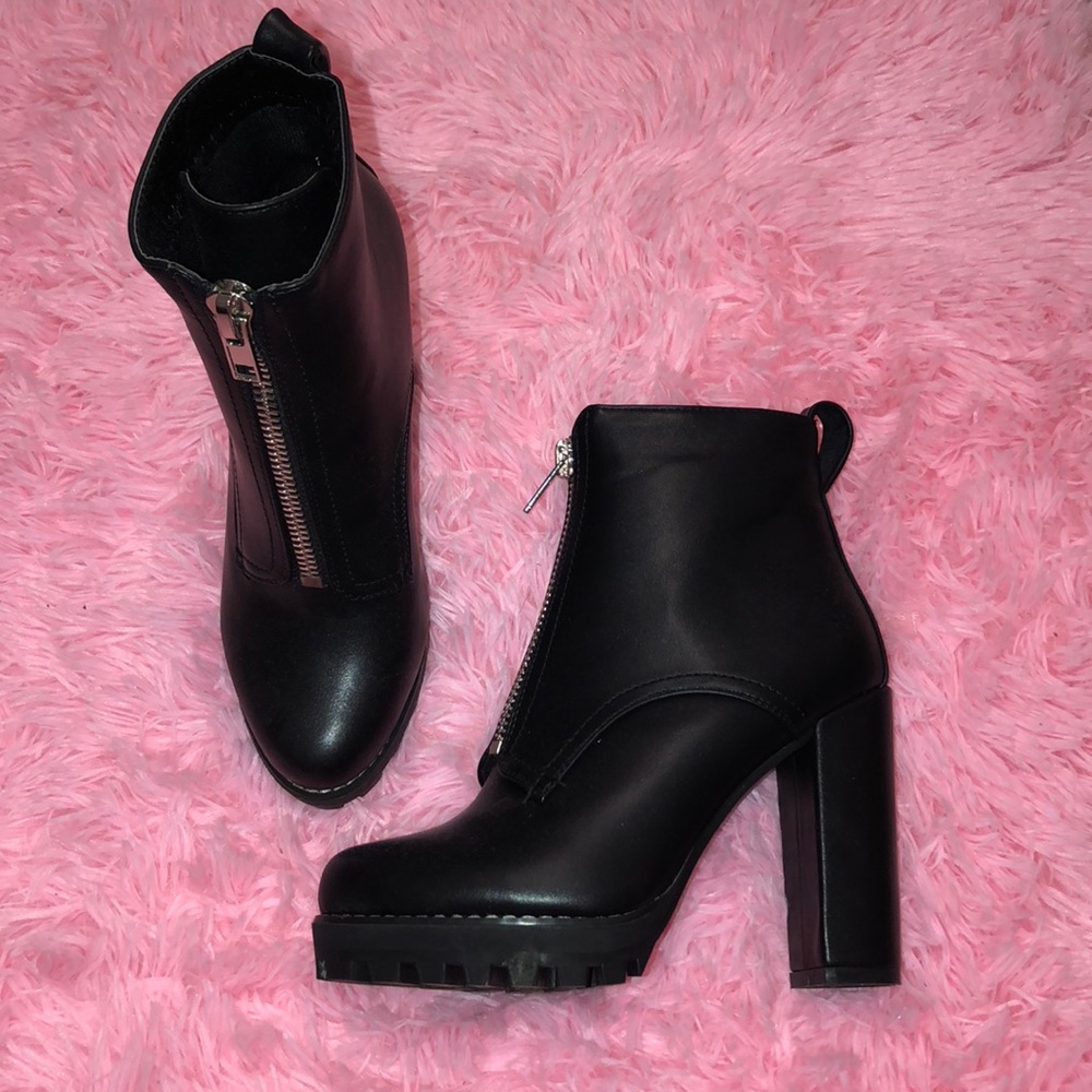 SOLD !!Black Platform Cleated Zip Front Ankle Boot